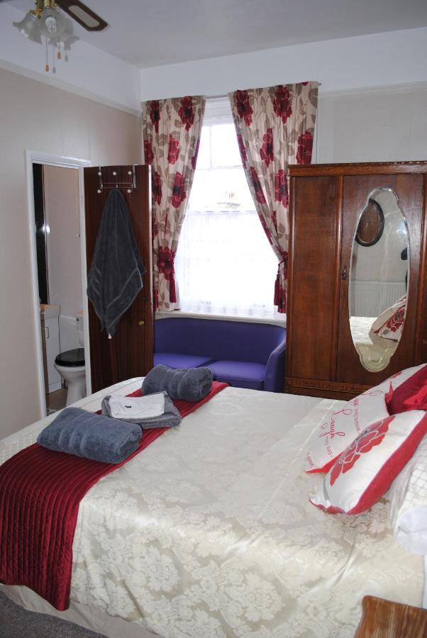 Somerton Guest House Lowestoft Bagian luar foto